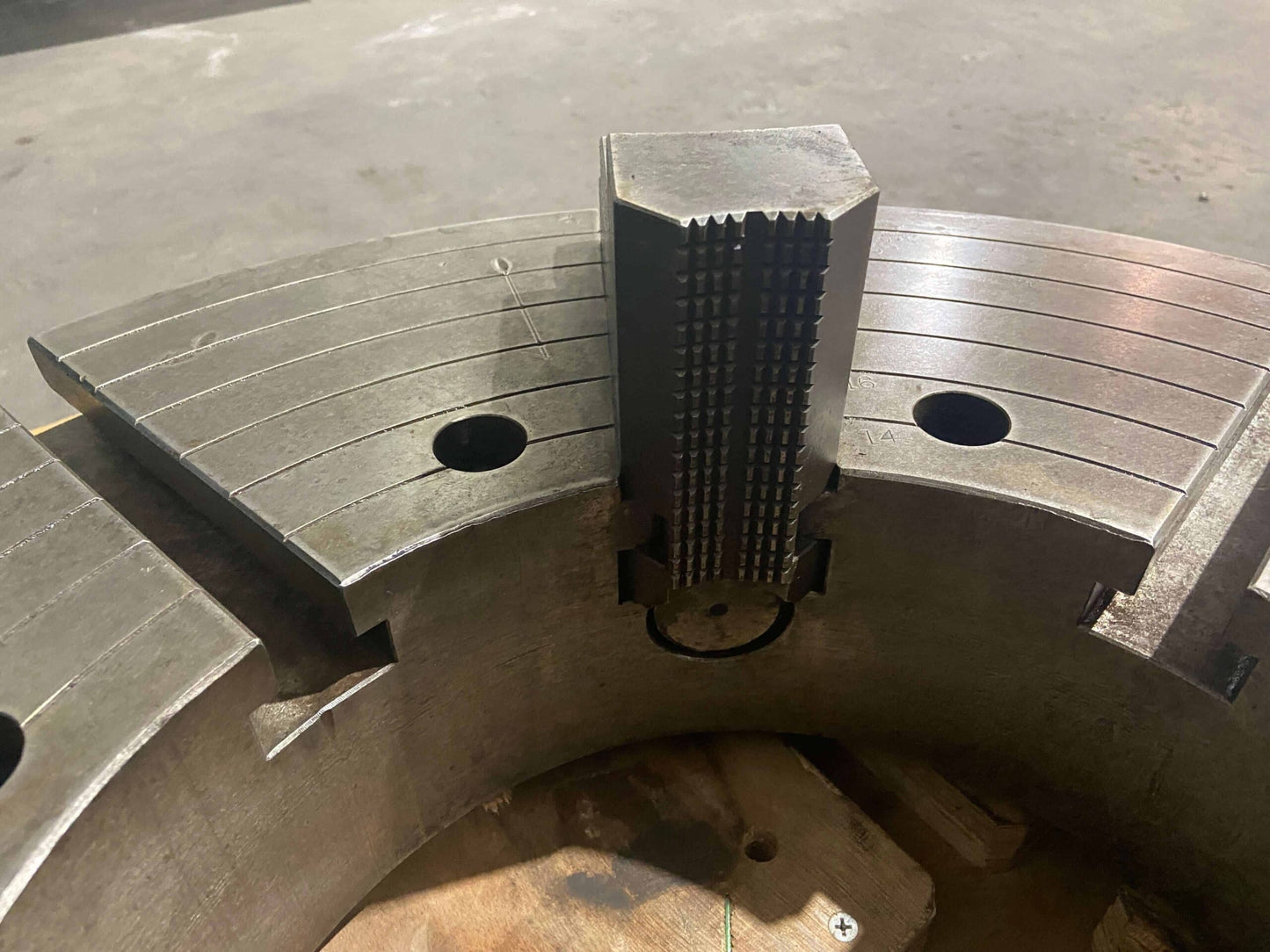 The Skinner Chuck Co. Made In USA 25 7/8" Chuck w/ 11 7/8" Through Hole 4 Jaw 26"