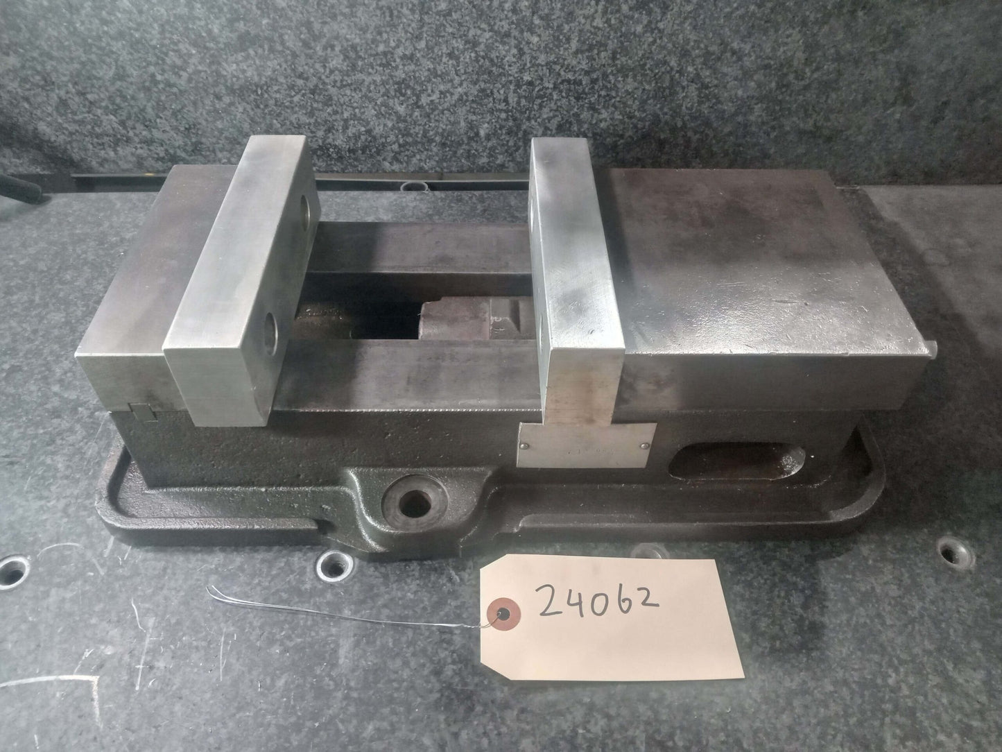 Kurt D60 Milling Vise 6" NO HANDLE