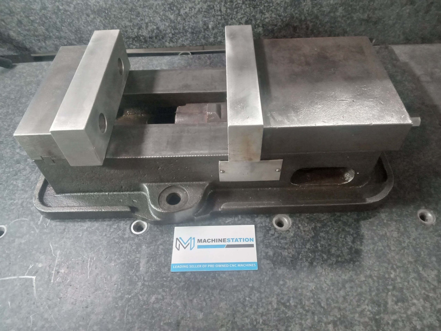 Kurt D60 Milling Vise 6" NO HANDLE