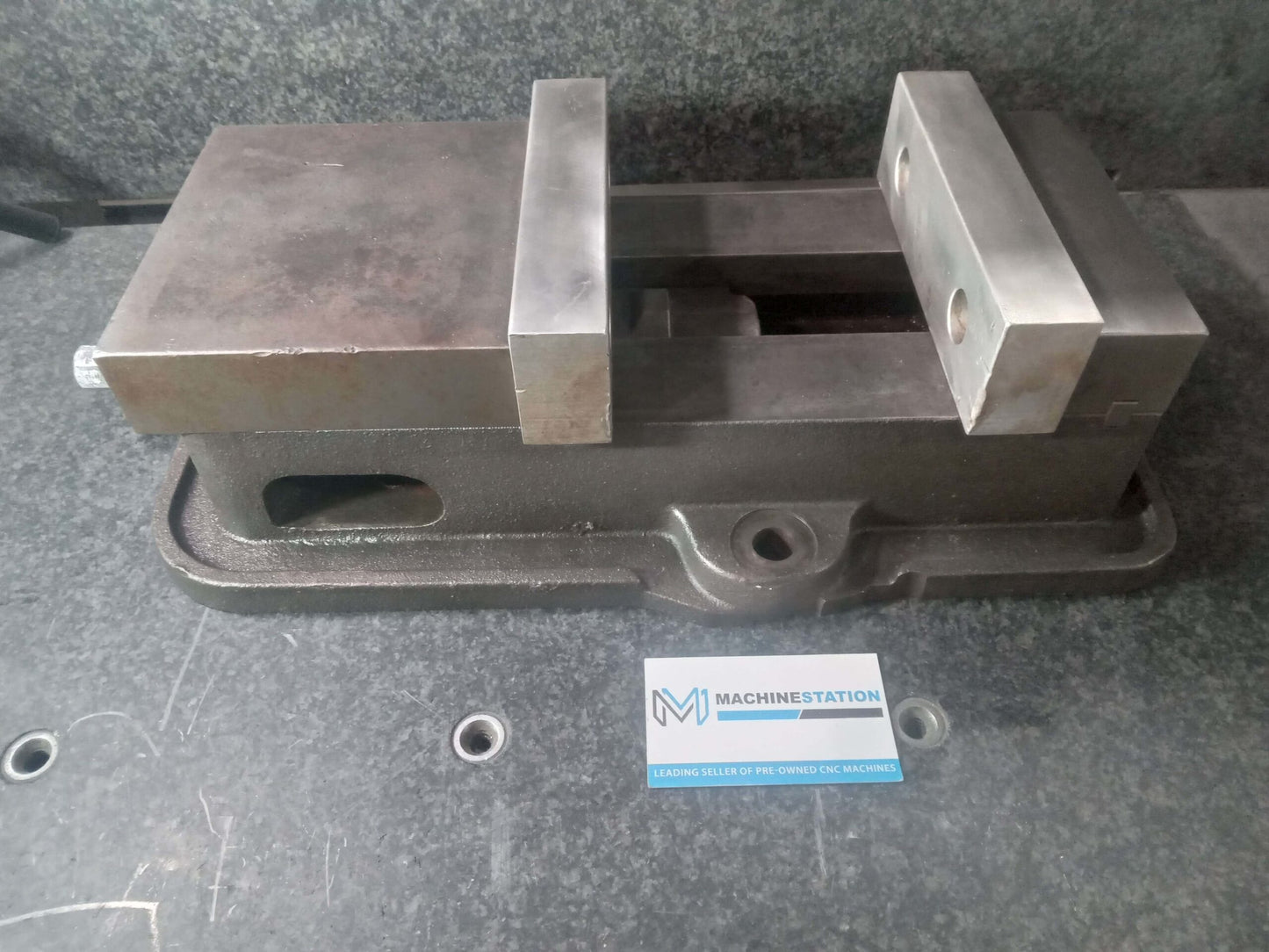 Kurt D60 Milling Vise 6" NO HANDLE