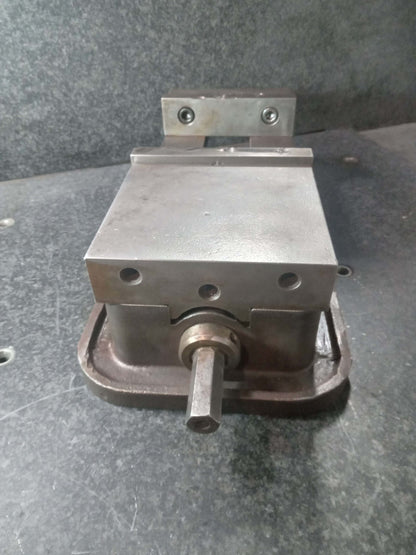 Kurt D60 Vise with Vise Handle 6" Milling Vise