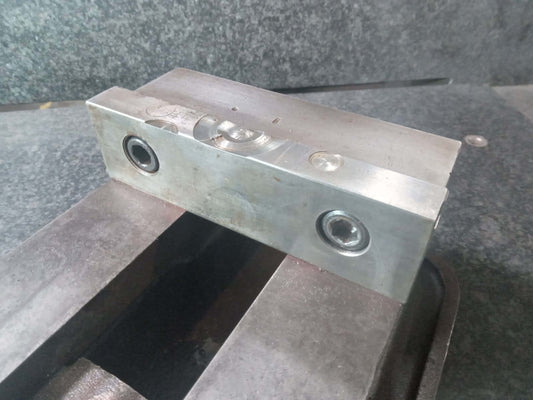 Kurt D60 Vise with Vise Handle 6" Milling Vise