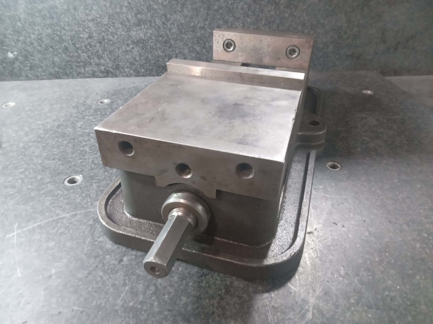 Kurt D60 Milling Vise 6" NO HANDLE