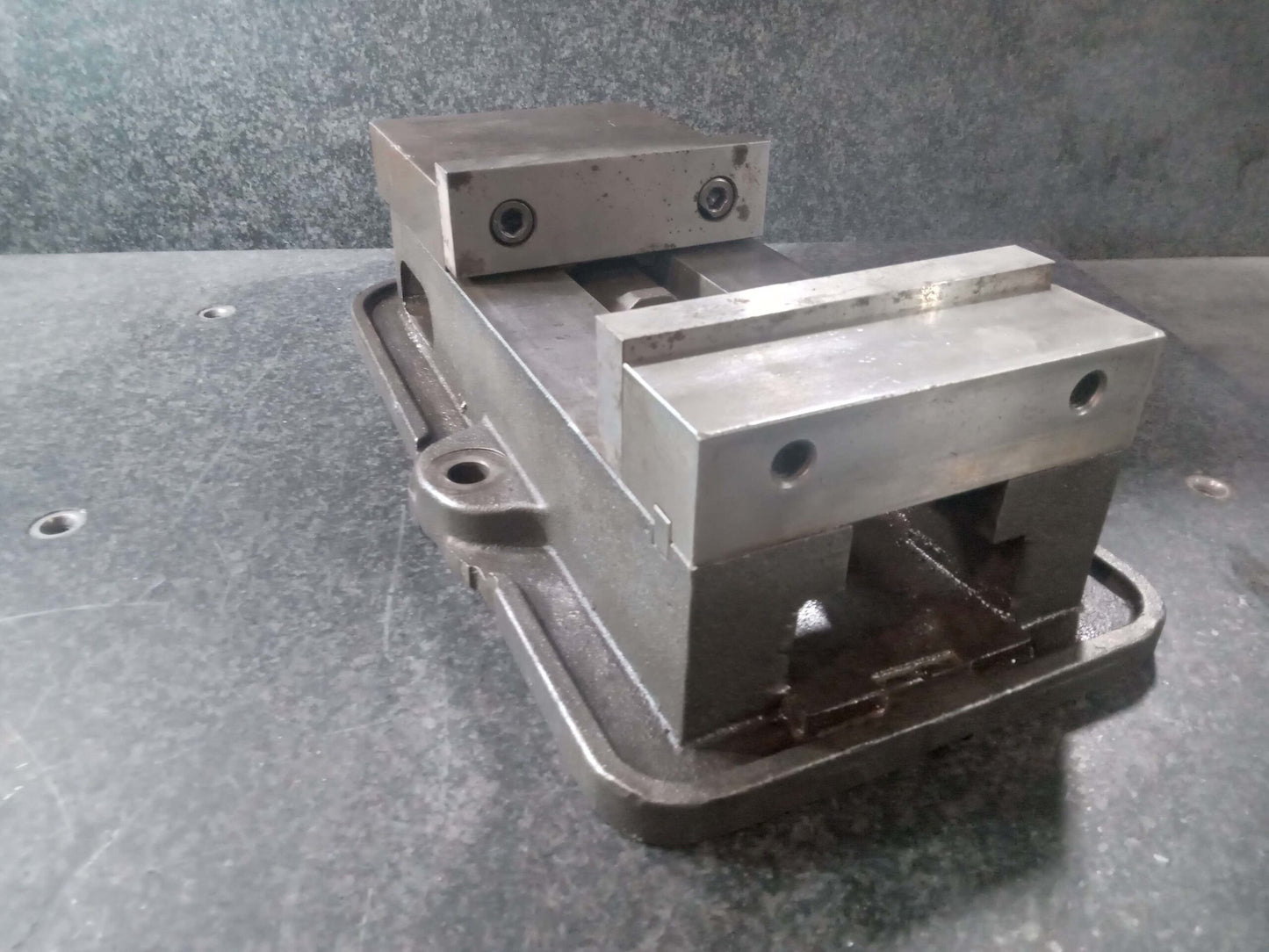 Kurt D60 Milling Vise 6" NO HANDLE