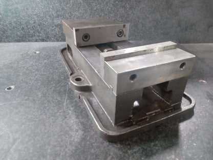 Kurt D60 Milling Vise 6" NO HANDLE