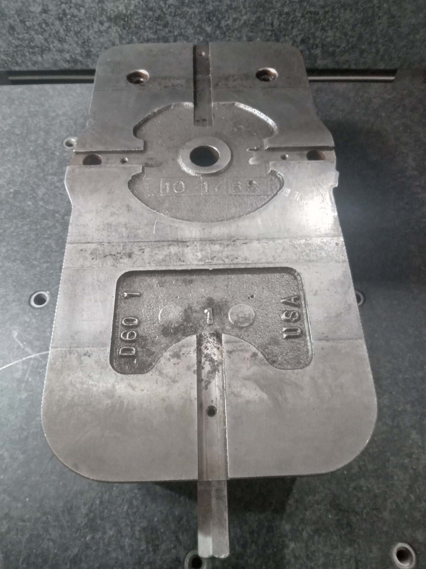 Kurt D60 Milling Vise 6" NO HANDLE