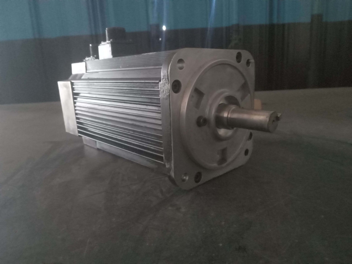 YASKAWA USAGED-09A22K AC SERVO MOTOR INCLUDING ENCODER UTOPH-B1AWF