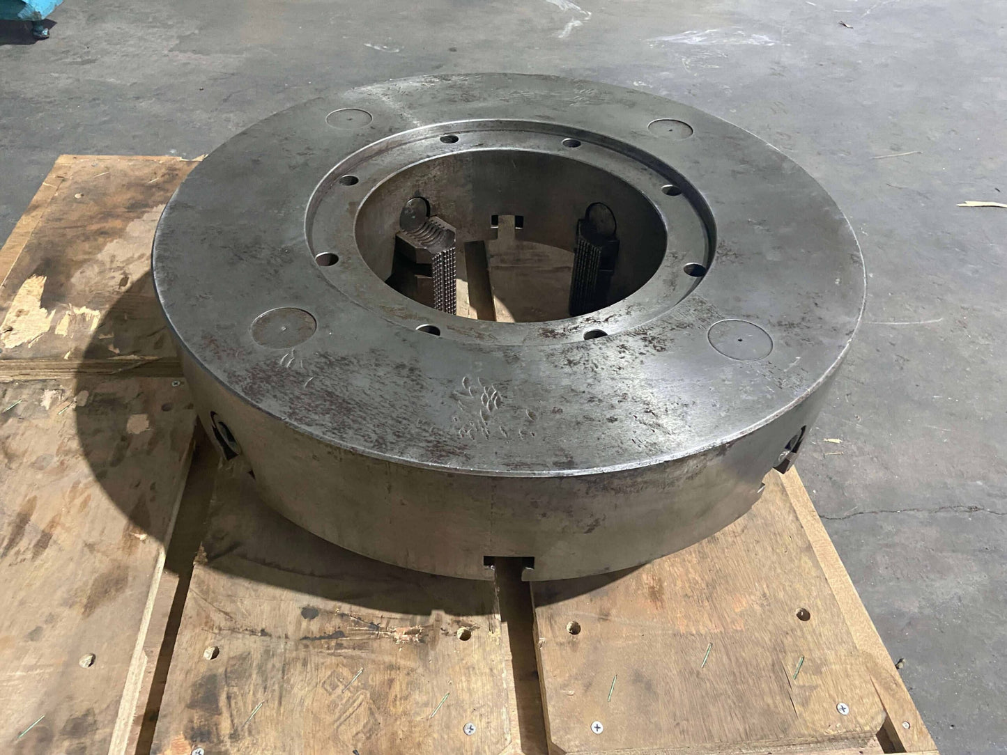 The Skinner Chuck Co.  Made In USA  25 7/8" Chuck w/ 11 7/8" Through Hole 4 Jaw 26"